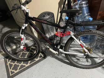 Genesis V200 Bicycle