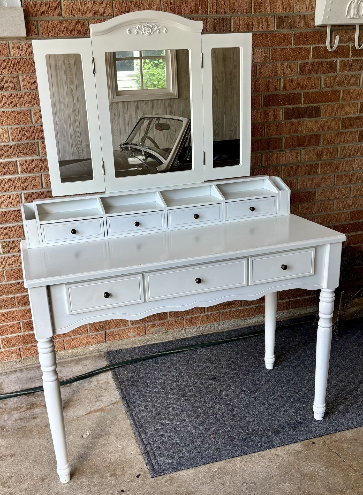 Makeup Vanity With Mirror