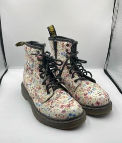 Doc martins size 3 in kids 5  in women