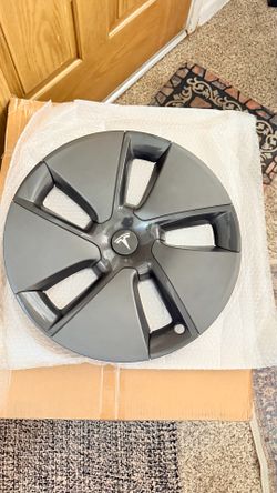 2021 Tesla Model 3 18” wheel cover