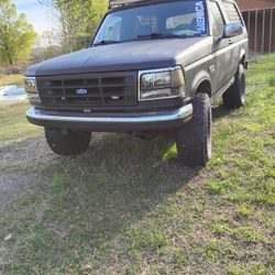 94 Ford Bronco XLT 