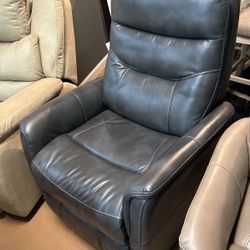 Single Recliner!!