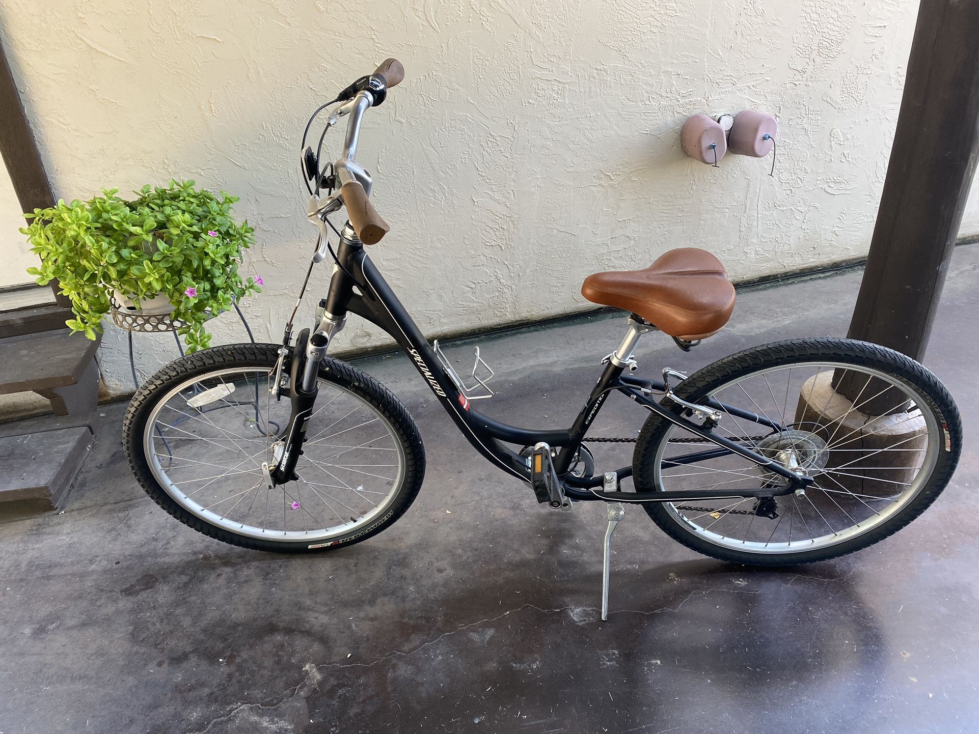 Specialized 7 Speed Cruiser Bike. Black