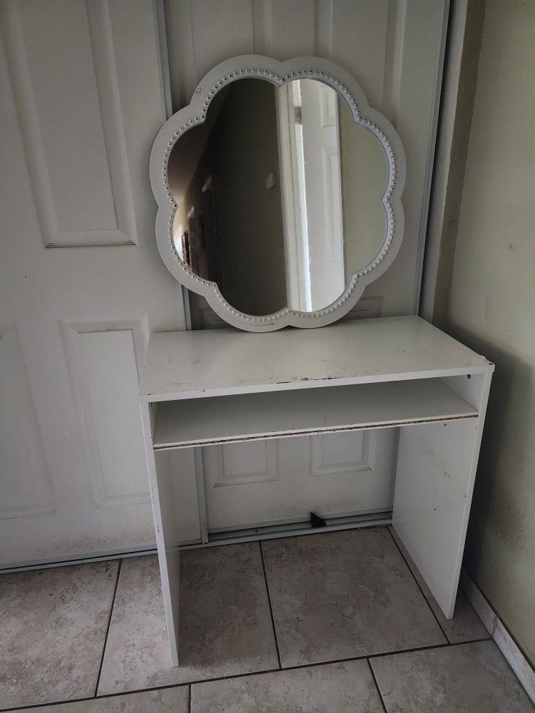 Used desk & mirror