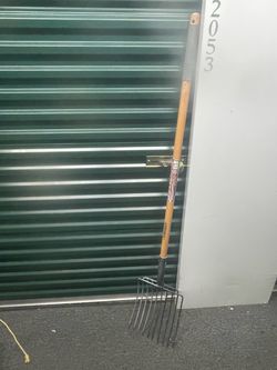 Husky bedding fork