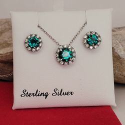 ❤️925 Beautiful Sterling Silver With Green and White Cubic Zirconia Necklace and Earrings Set!/ 👌🎁Post Tags: Cadena y Aretes de Plata