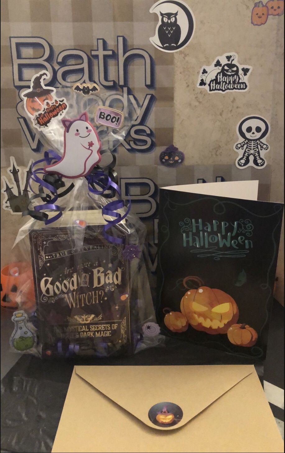 #11 Disney Villains Evil Queen Boo-Tiful Basket Poisonous Evil Queen Apple Holder B&BW