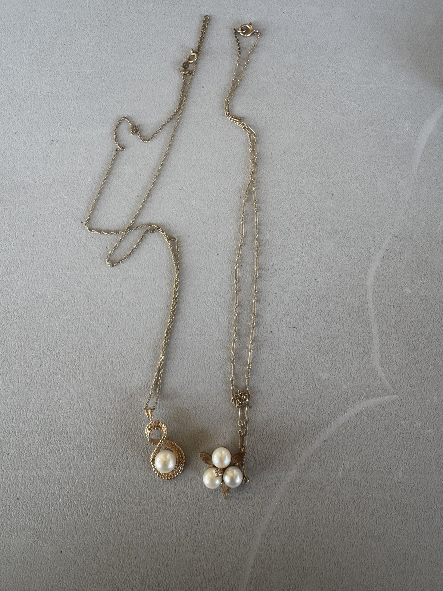 2 14k Yellow Gold Chain With Pendant