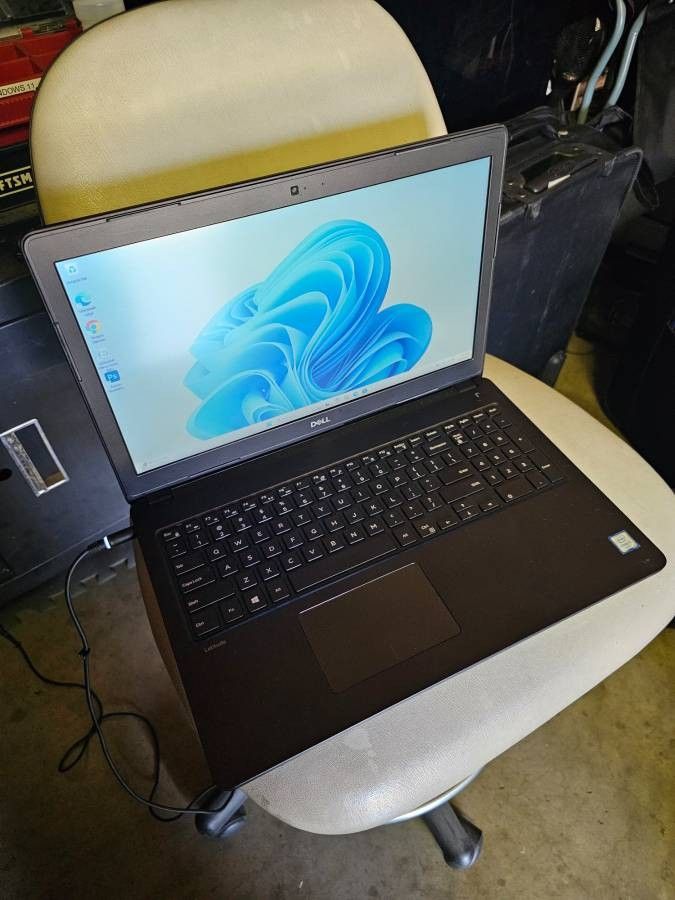 Dell 15.6" inch.. Windows 11, i5, 8gb ram, 256 GB SSD storage, - $150.. Firm On Price