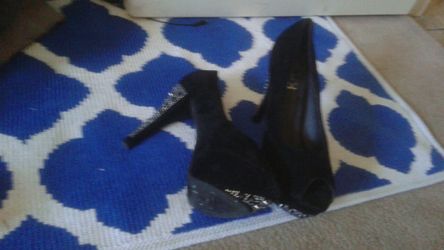 71/2 heels with studs worn once