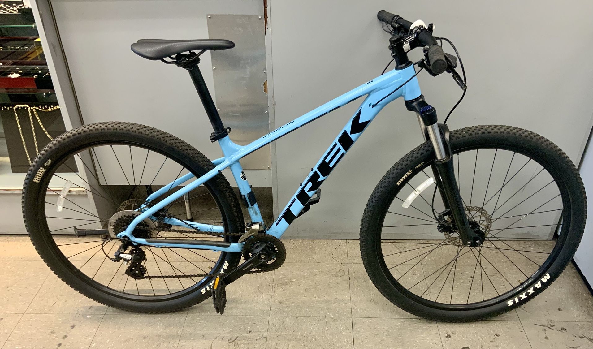 Trek Marlin 5 Large Hardtail Mountain Bike 29” Tires Bicycle Disc Brakes Cycling Aluminum Gen 3 Blue Shocks Shimano