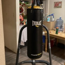 PUNCHING BAG WITH STAND