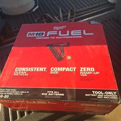 Milwaukee  15 Ga Finish Naoler