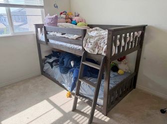 Max and Lily twin over twin low bunk bed