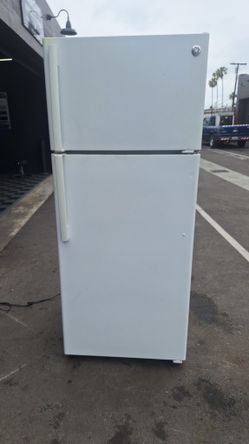 G E , APARTMENT REFRIGERATOR (DELIVERED)