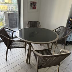 Outdoor Patio Table & Chairs