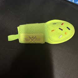 Flat bill sliding mit