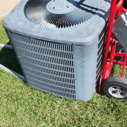 Free AC unit. (It Works Or You Can Scrap)