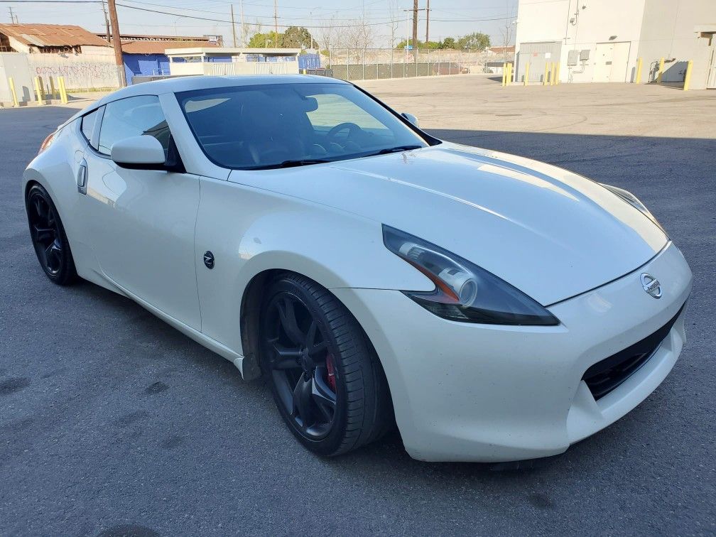 2009 NISSAN 37OZ TOURING