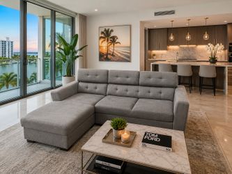 Beautiful modern L-shape sectional sofa in excellent condition. Clean grey fabric
