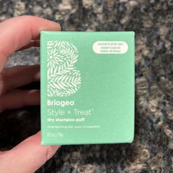 NEW BRIOGEO STYLE + TREAT DRY SHAMPOO PUFF FULL SIZE $12!!