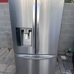 Stainless steel LG fridge (with quick access door)
