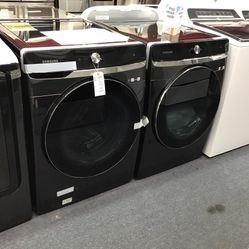 New Scratch And Dent Samsung Front Load Washer And Dryer Set. 1 year Warranty 