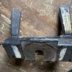 5th Wheel Hitch And A 5th Wheel Tailgate For A Ford F250