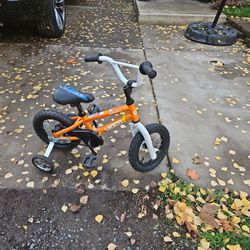 Bicycle With Training Wheels 