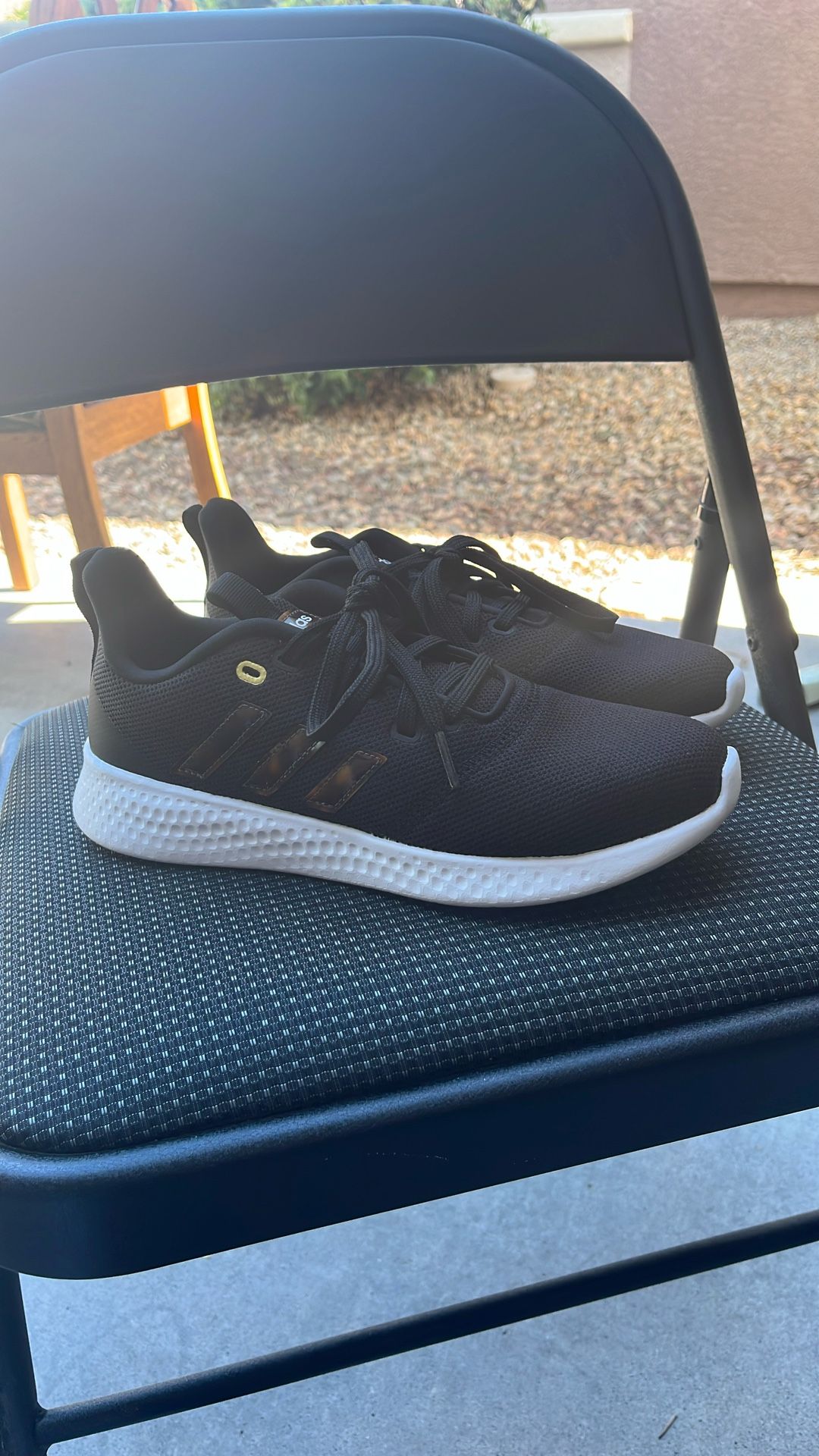 Adidas Ladies 7 1/2 Cloud foam comfort