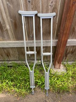 Adult crutches
