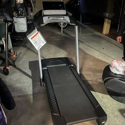 Bargain Deal!! Great Deal!! Brand New Pro Form Carbon LT Exercise Workout Treadmill Corredora Exclusive Retails: $599+tax