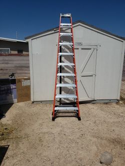 10' Fiberglass Ladder