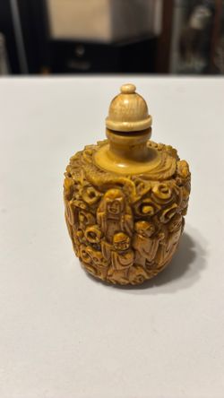 Older resin snuff bottle