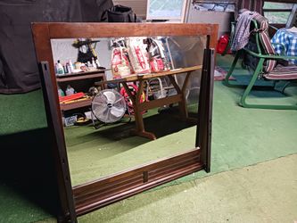 LIFESTYLE MIRROR. SIZE  -L - 3.5"× W-3.5 COLOR  LIGHT B