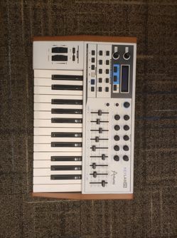 Arturia KeyLab 25 MIDI Controller 2013 - 2017 - White