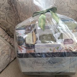 Holiday Bakery Gift Baskets