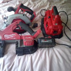 2 Milwaukee Saws, 18v Battery & Charger 
