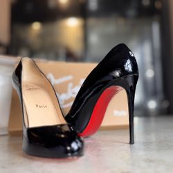 Christian Louboutins(Pointed-Toe Red Sole Pump)