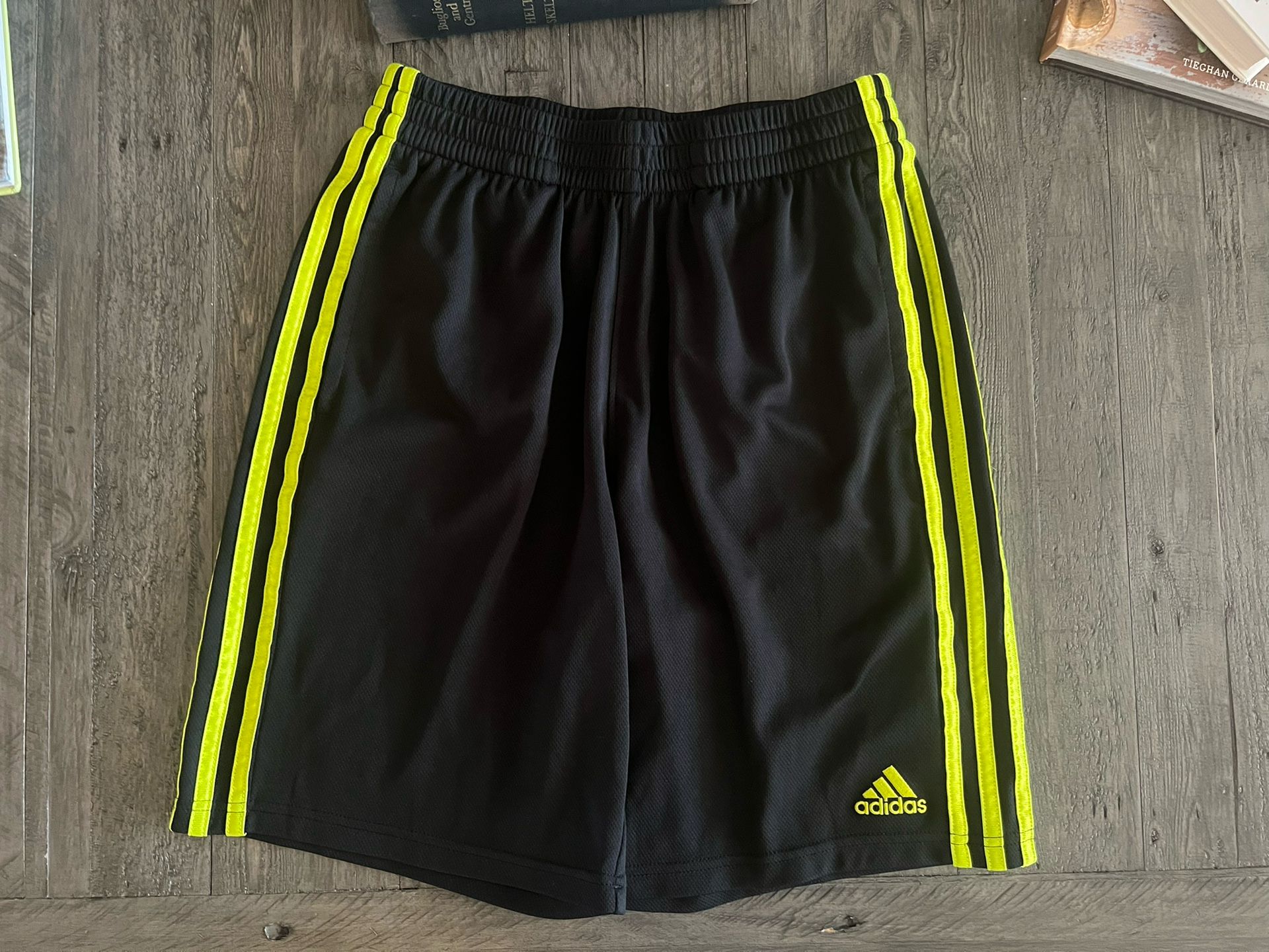 Adidas Boys Shorts Size XL (18/20)