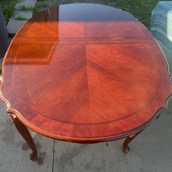 Glossy Extendable Dining Table with 4 Chairs