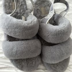UGG SLIPPERS