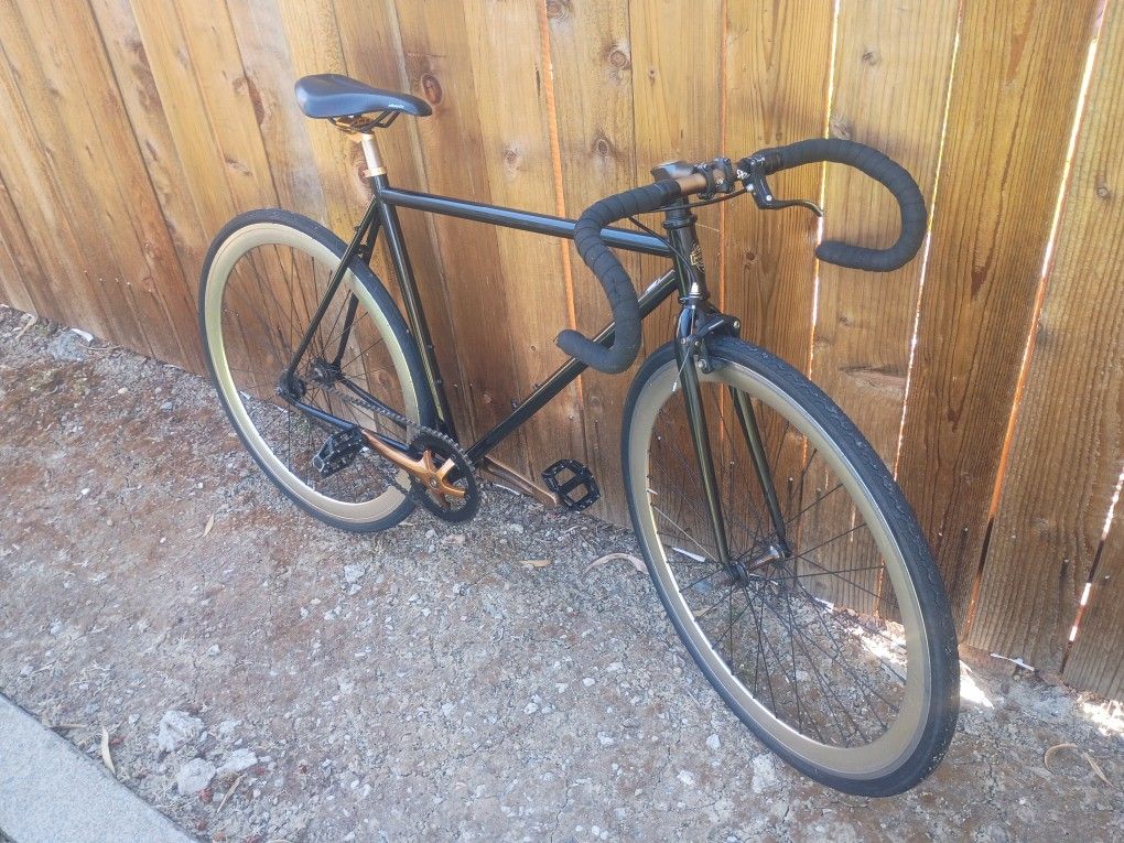 Pure Fixie Road Bike. Single Speed
