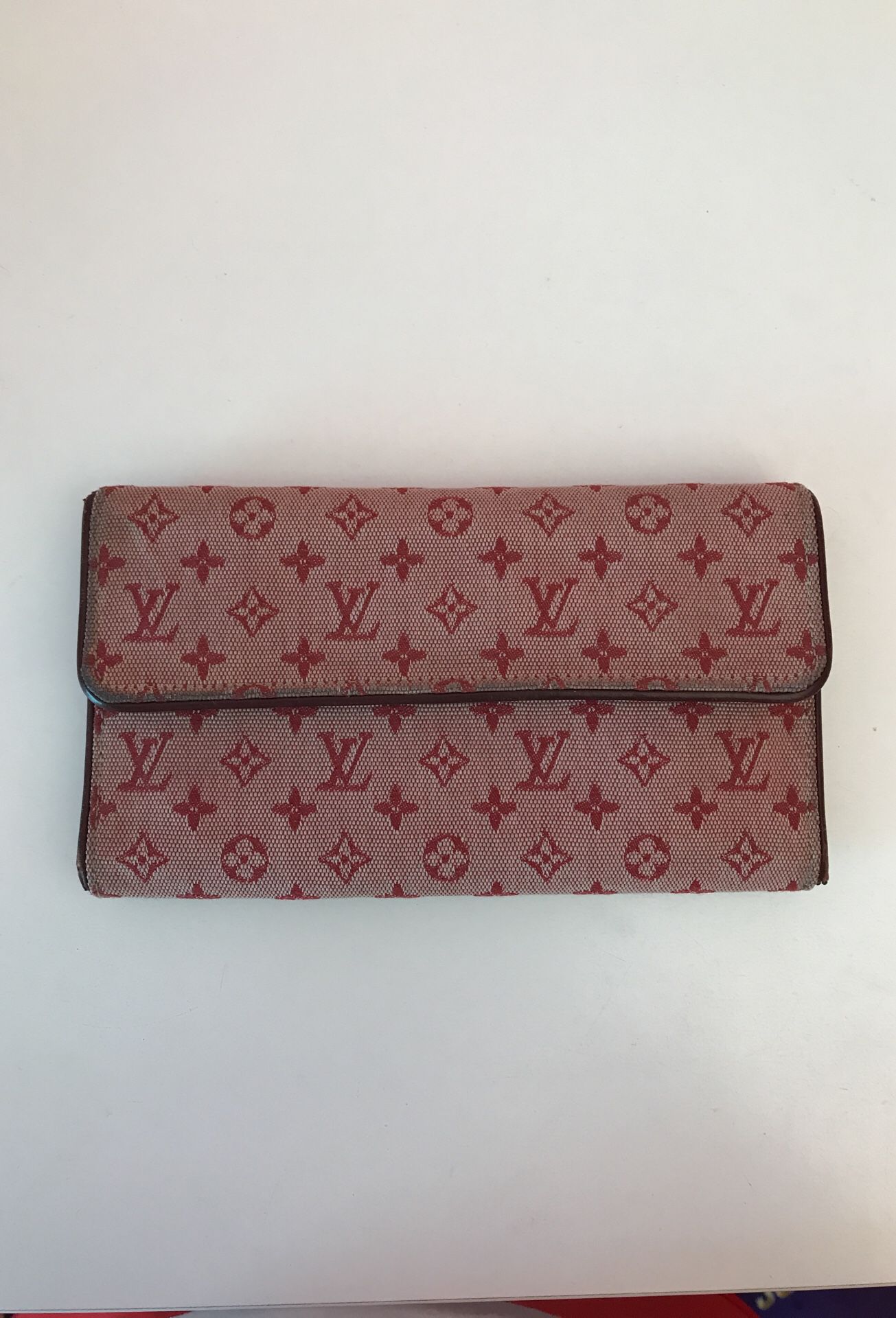Pre-loved Louis Vuitton Zoé Wallet Monogram Empreinte Leather in Rose  Poudre for Sale in Tucson, AZ - OfferUp