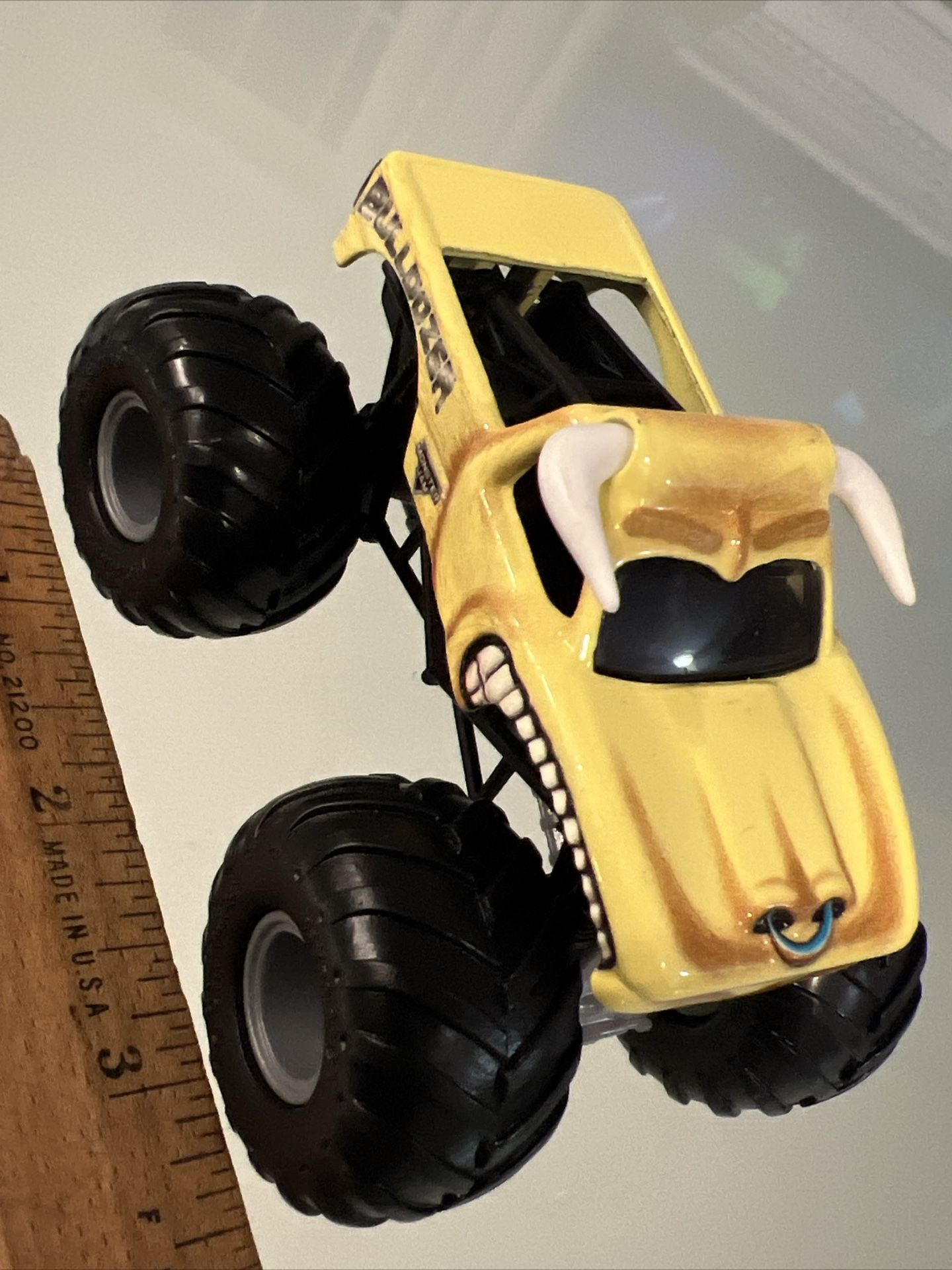 Hot Wheels Monster Jam Bulldozer Monster Truck 1:64