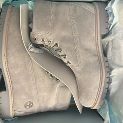 Timberland Ice Studios Size 10   PURE BUTTER