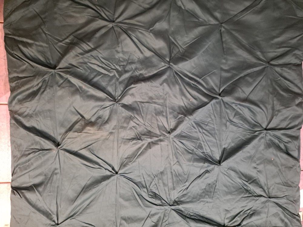 Queen Size Greenish Comforter With Shams ...New!