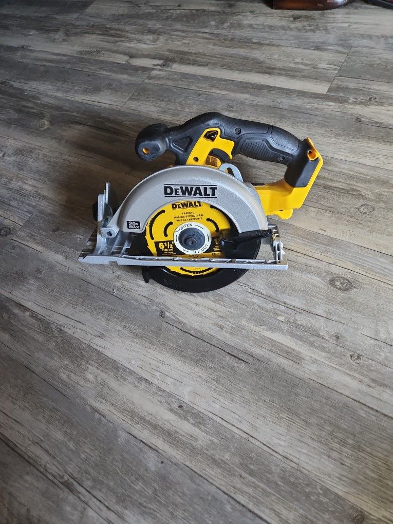 Dewalt 20v CIRCULAR SAW 6 1/2"