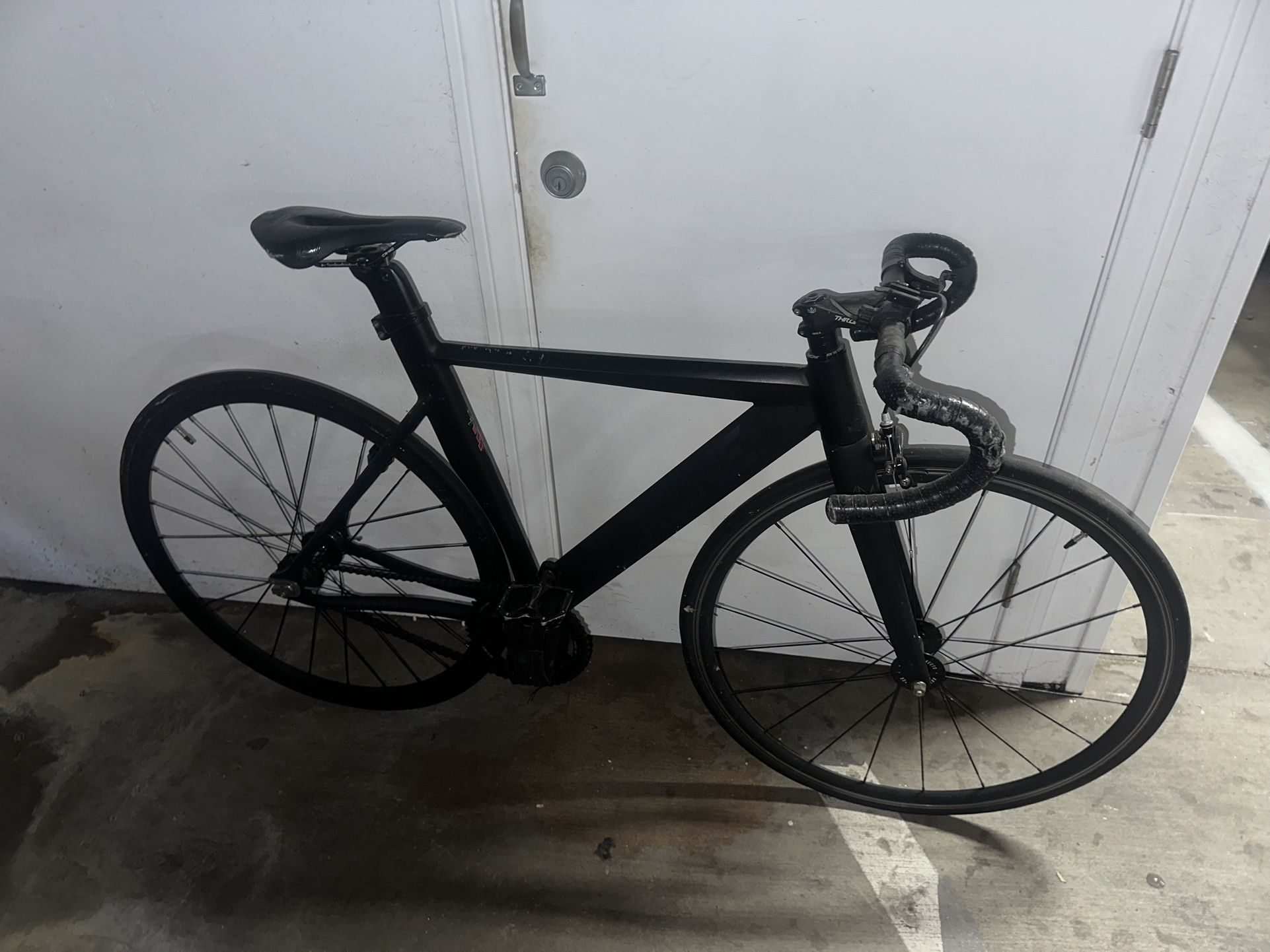 FIXIE (THRONE) 57” + bike lock + headlights