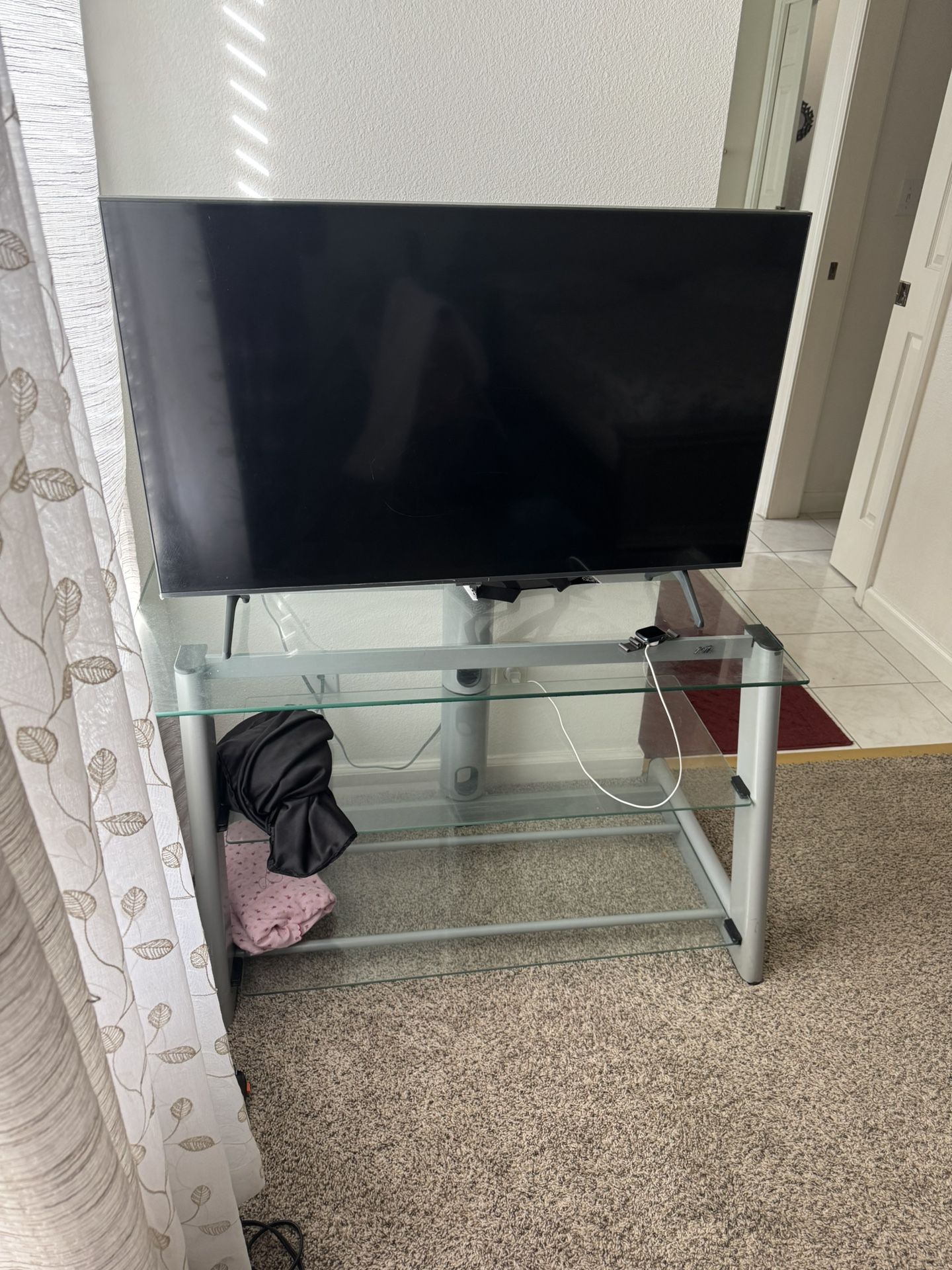 Samsung 43 InchTv( Comes With Table )